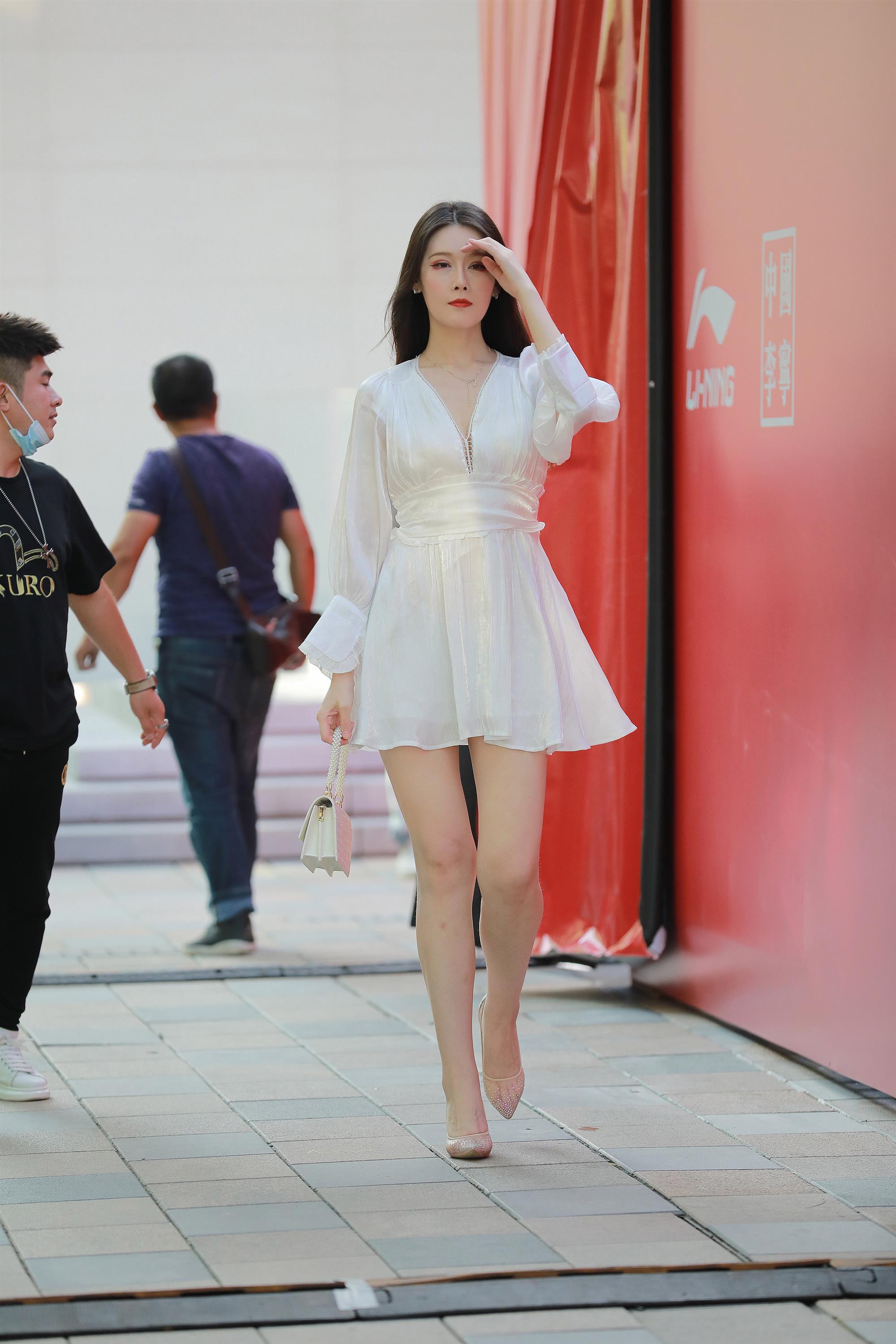 Street 2023.01.16 white skirt - 1.jpg