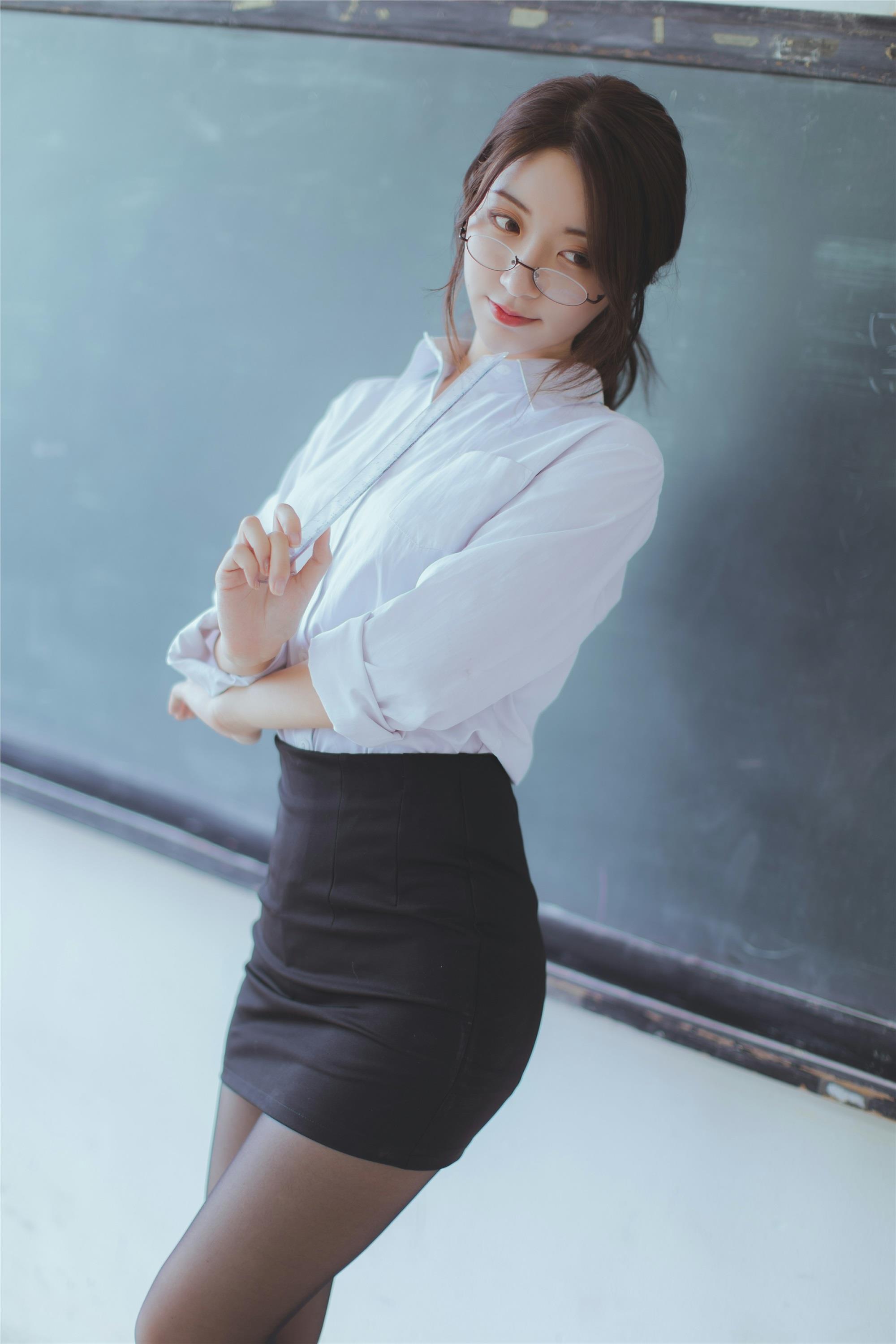 Cosplay Girl - Teacher - 84.jpg