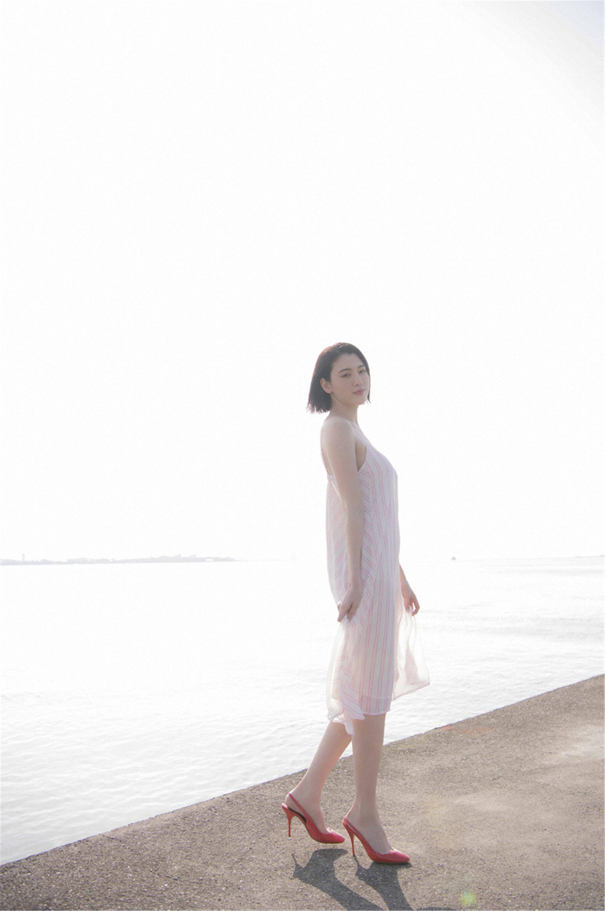 Ayaka Miyoshi 三吉彩花 Across the sky - 4.jpg
