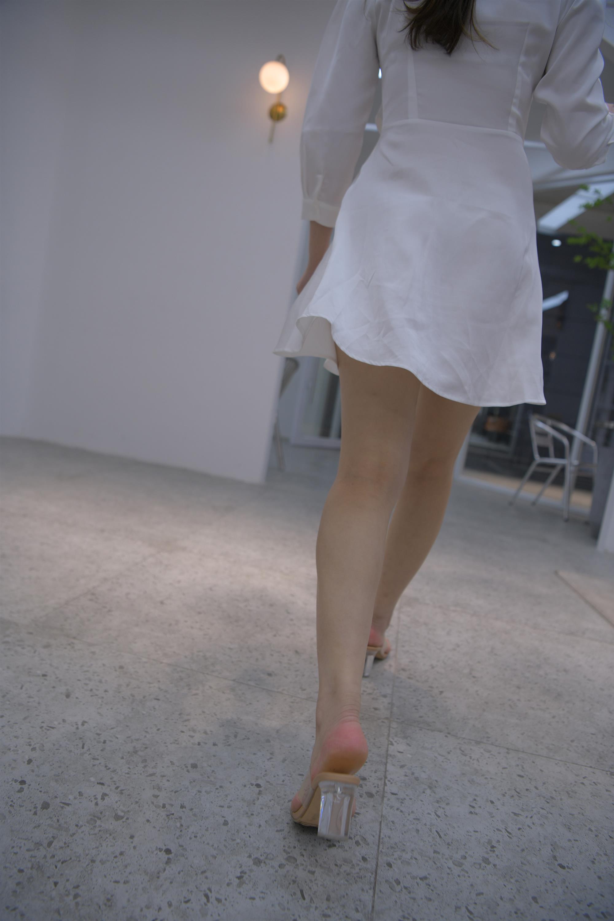 Street white pleated skirt - 2.jpg