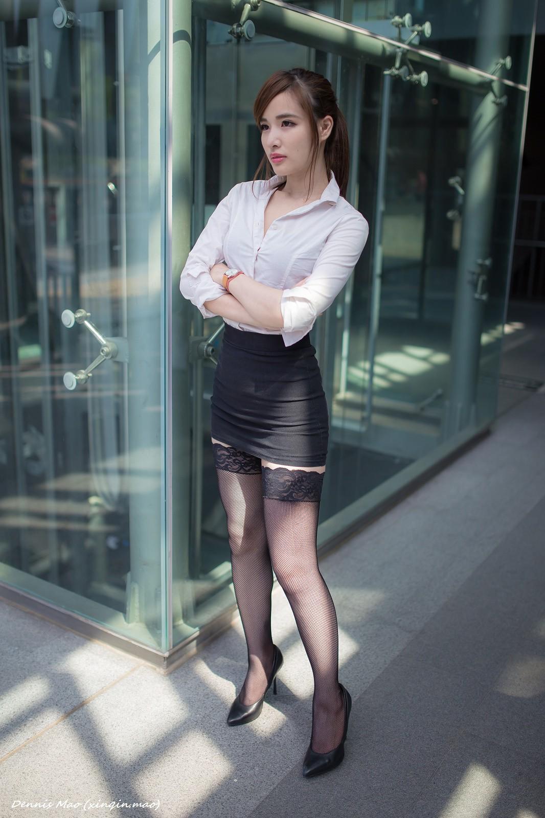 Office Girl Show Her Legs 2015.09.27 - 84.jpg