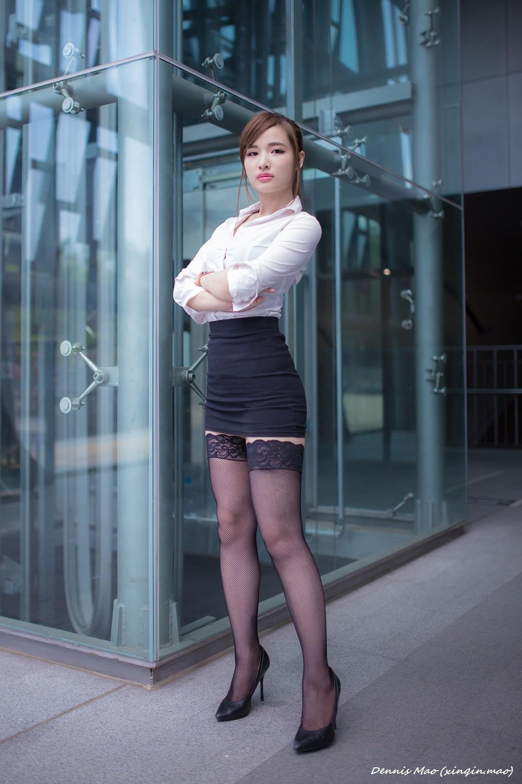 Office Girl Show Her Legs 2015.09.27 - 48.jpg