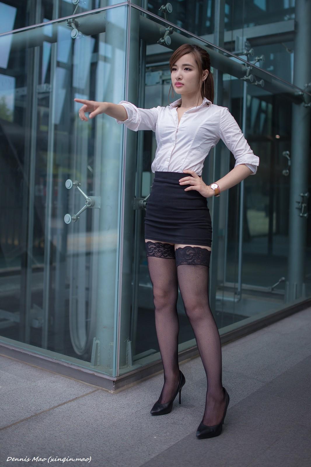Office Girl Show Her Legs 2015.09.27 - 50.jpg