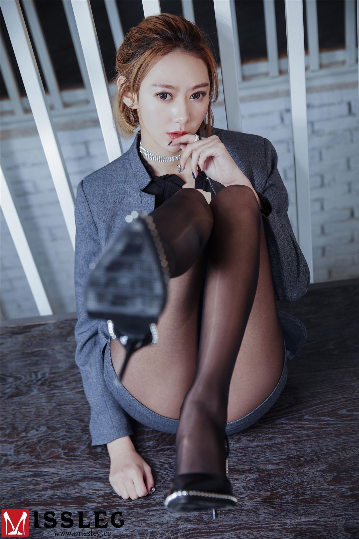 MissLeg 蜜丝 钻石会员V系列 V014 付艺轩《OL腿腿腿》 - 17.jpg
