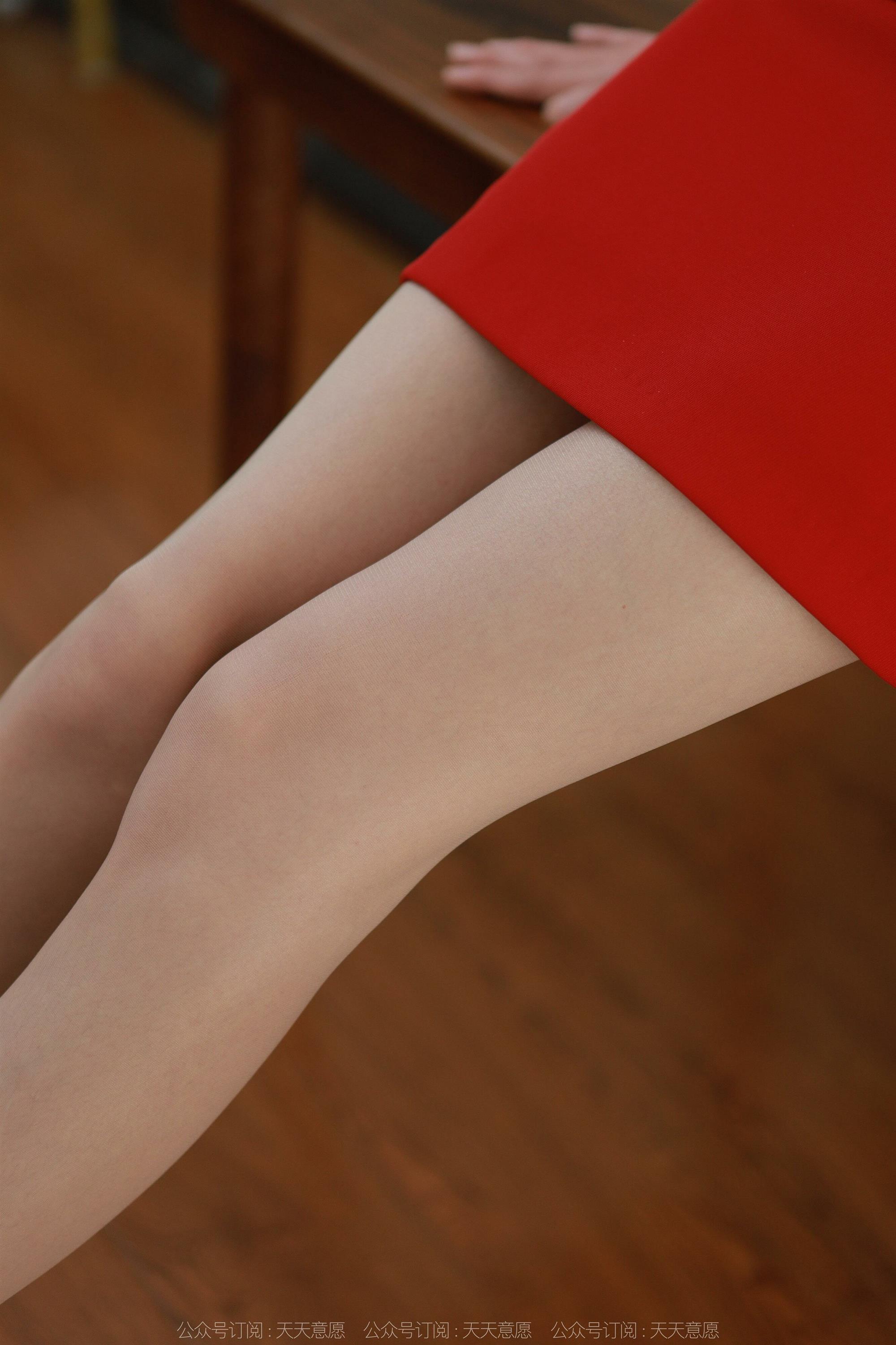 IESS 异思趣向 模特 团团 红裙长腿OL - 2.jpg