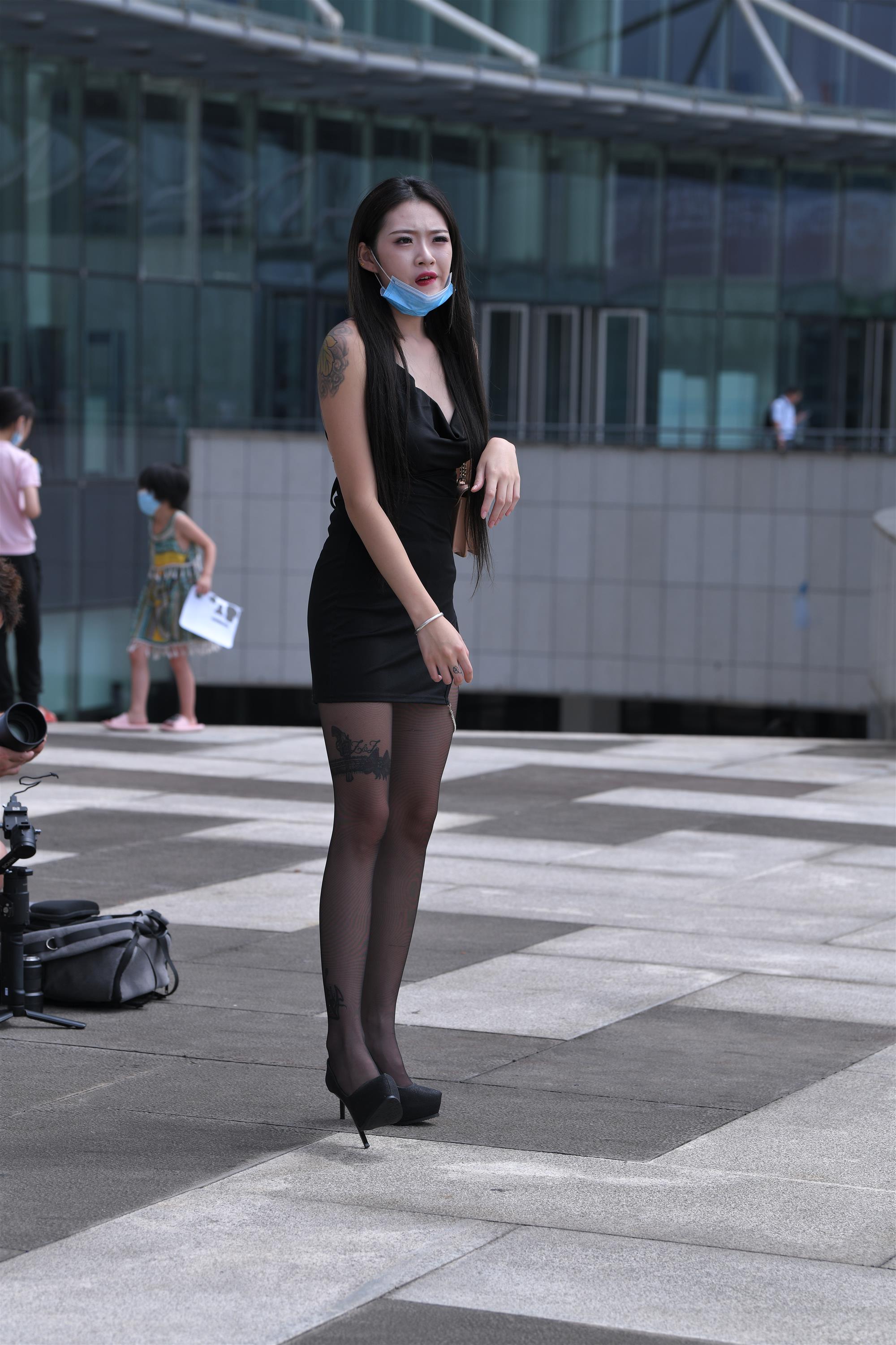 Street black stockings and high heels - 18.jpg