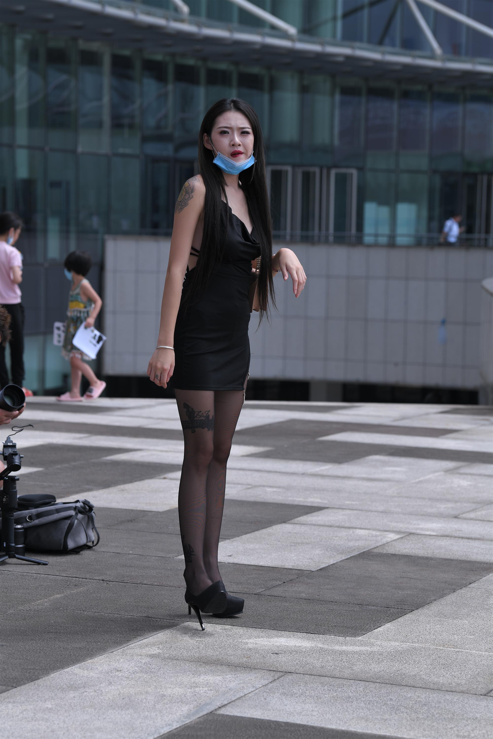 Street black stockings and high heels - 19.jpg
