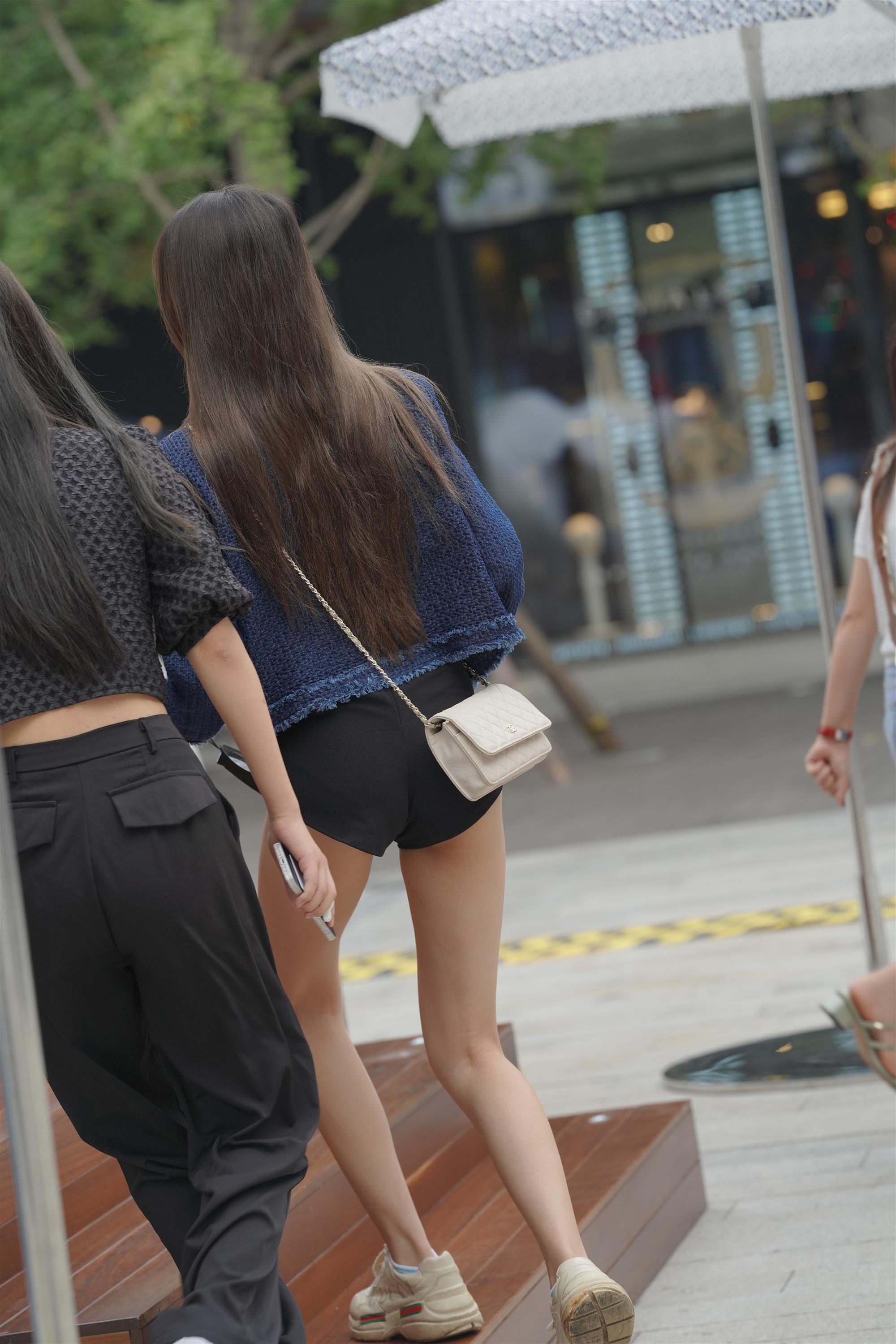 Street Girls in short black pants - 119.jpg