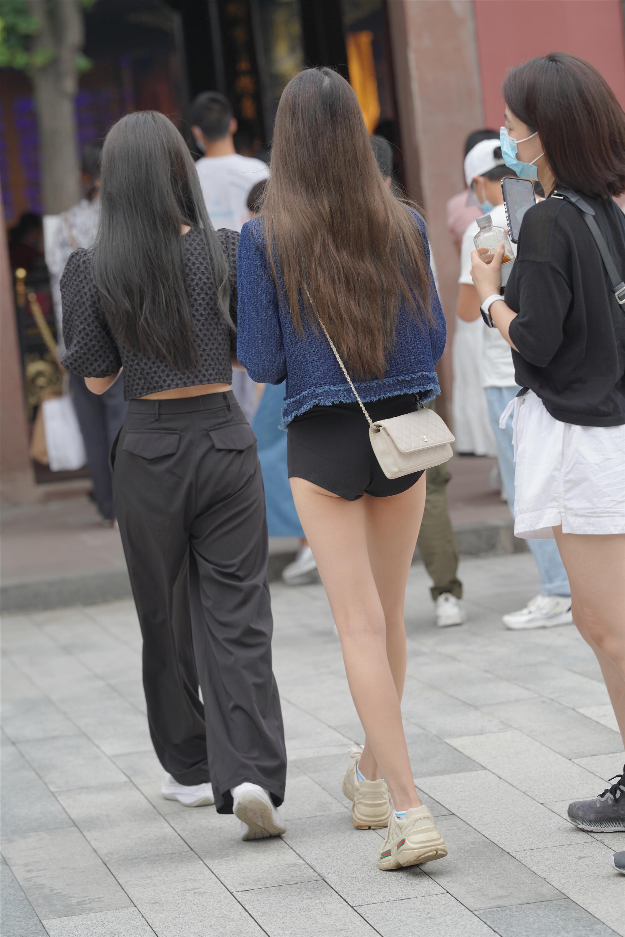 Street Girls in short black pants - 137.jpg