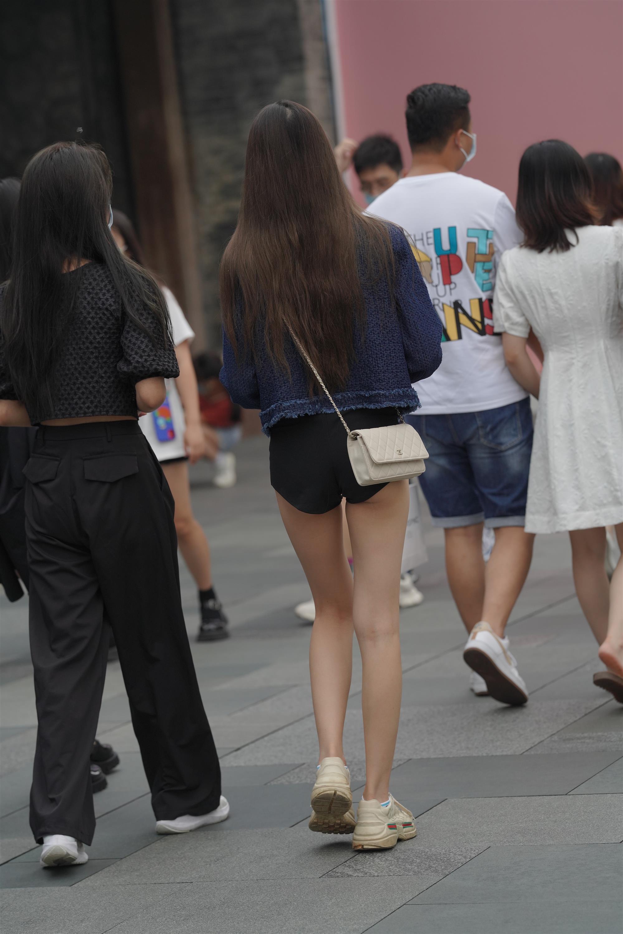 Street Girls in short black pants - 5.jpg