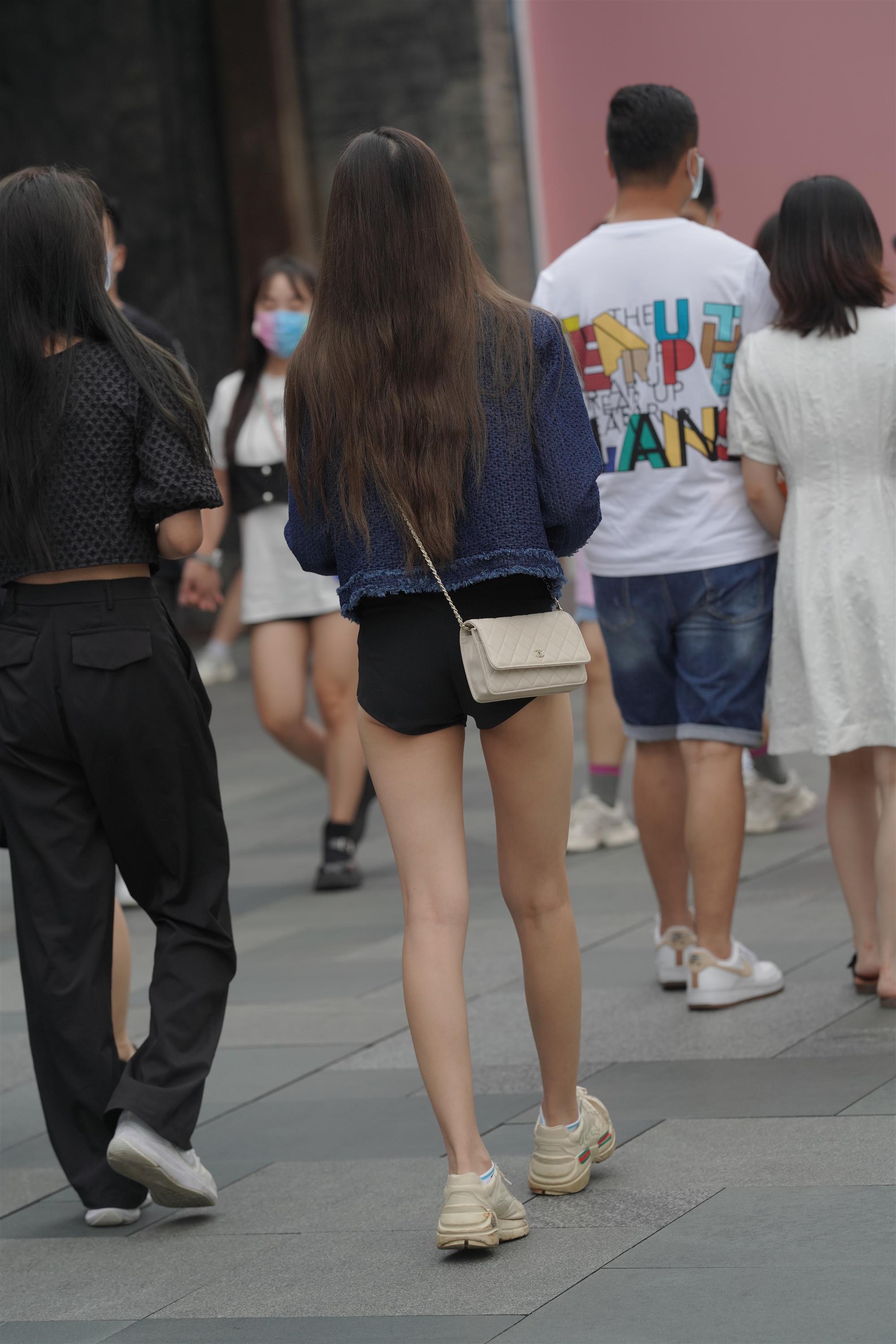 Street Girls in short black pants - 3.jpg