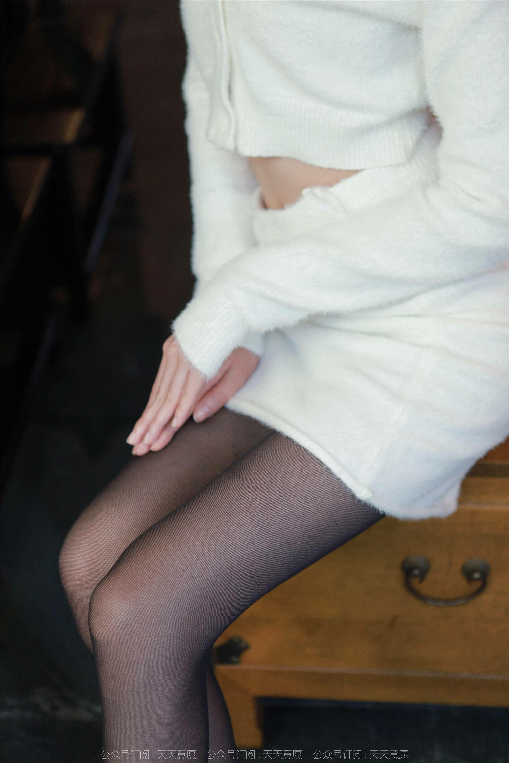 IESS 异思趣向 模特 团团 阳光下的白裙长腿 - 57.jpg