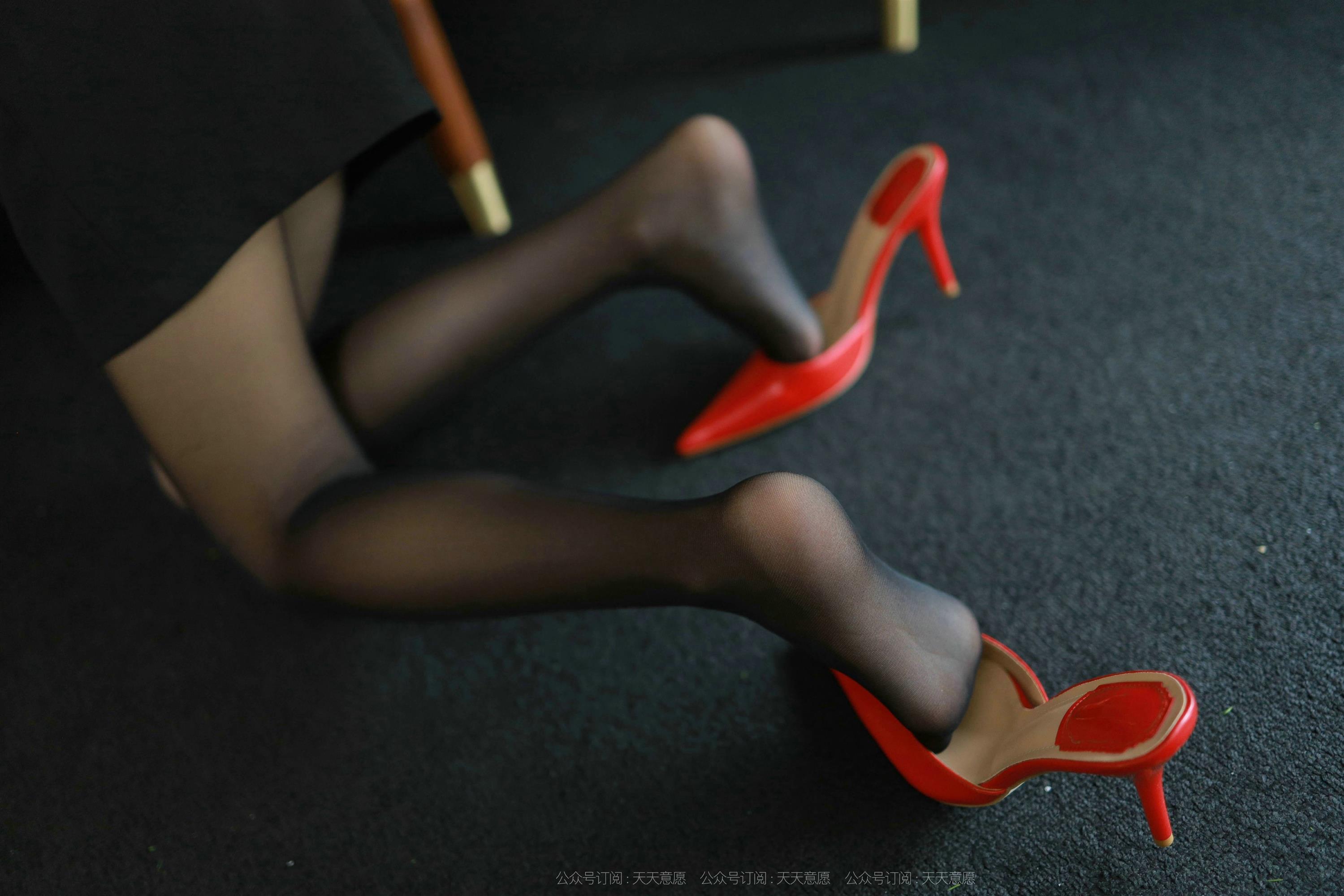 IESS 异思趣向 模特 美子 红色高跟鞋 - 44.jpg