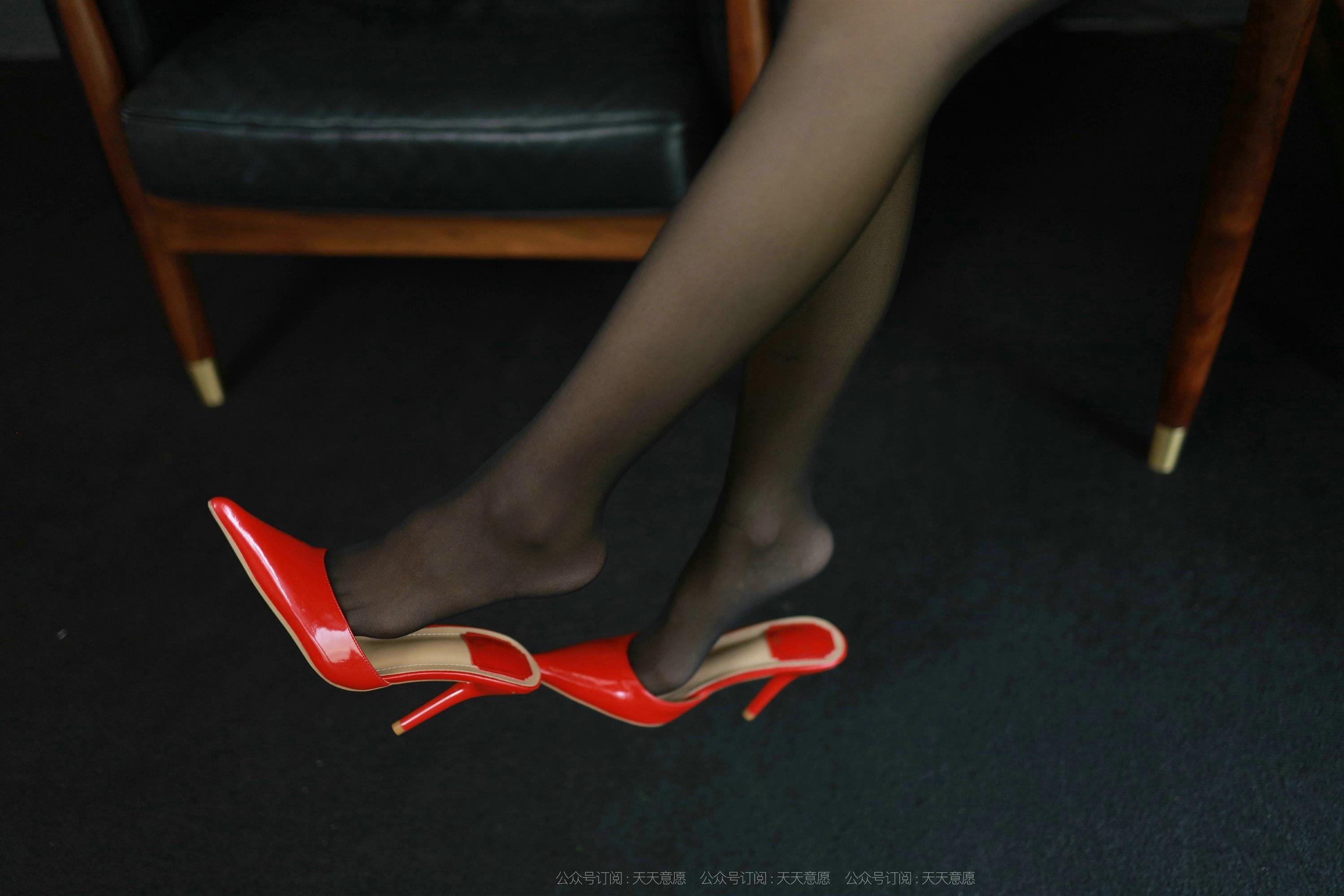 IESS 异思趣向 模特 美子 红色高跟鞋 - 52.jpg