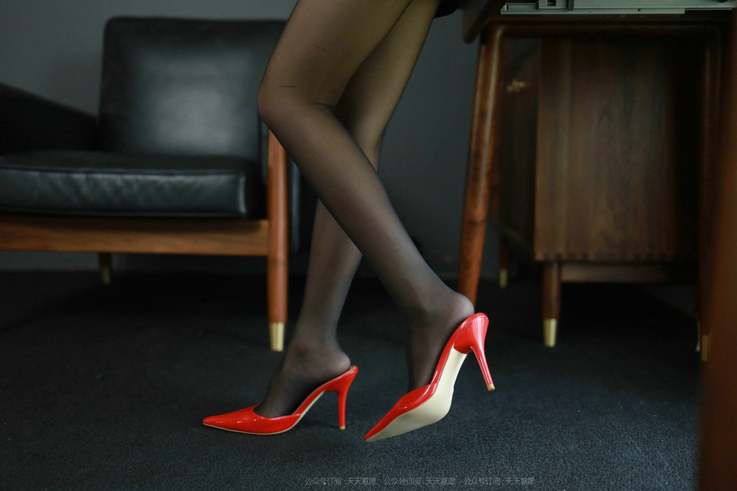 IESS 异思趣向 模特 美子 红色高跟鞋 - 61.jpg
