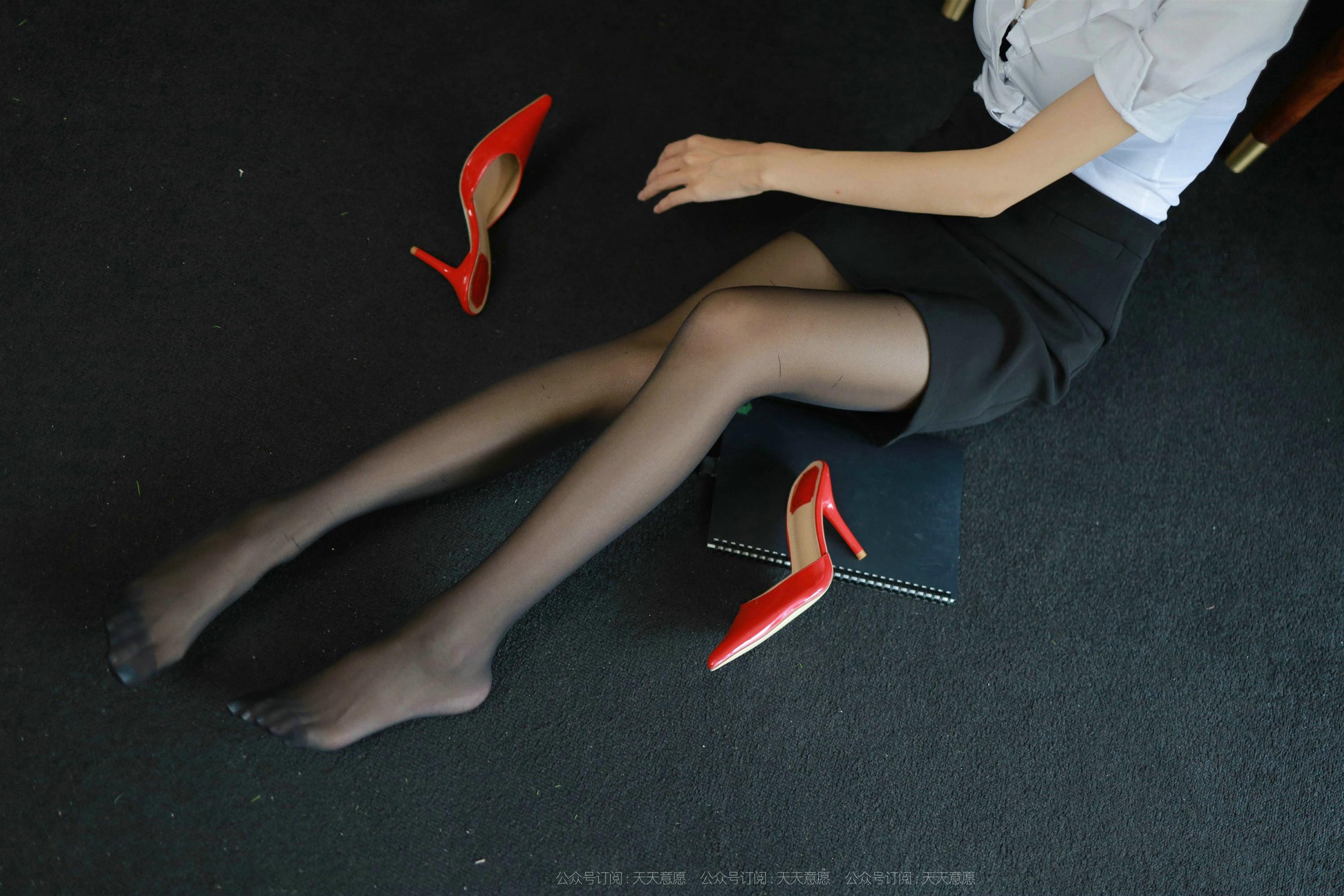 IESS 异思趣向 模特 美子 红色高跟鞋 - 79.jpg