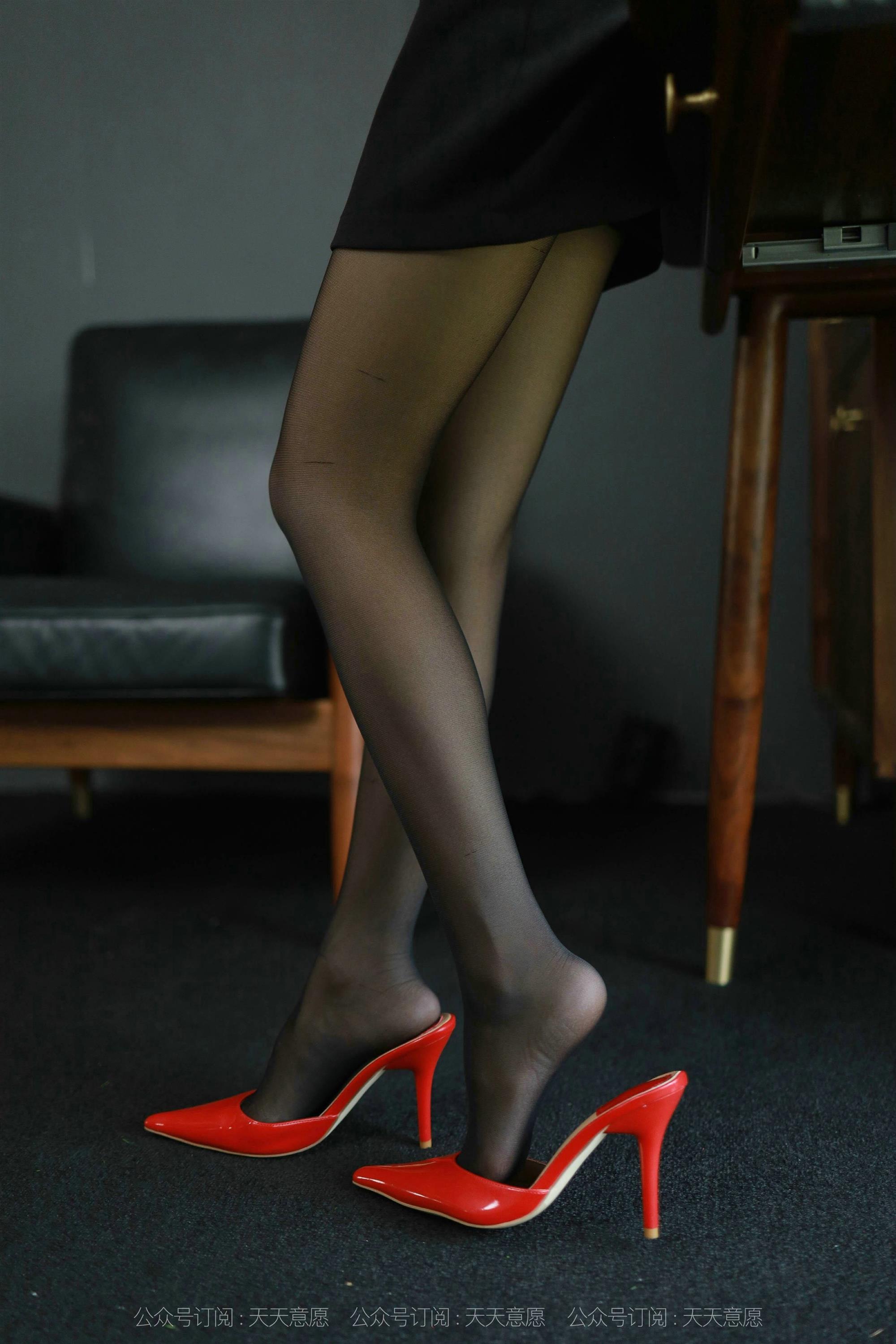 IESS 异思趣向 模特 美子 红色高跟鞋 - 59.jpg