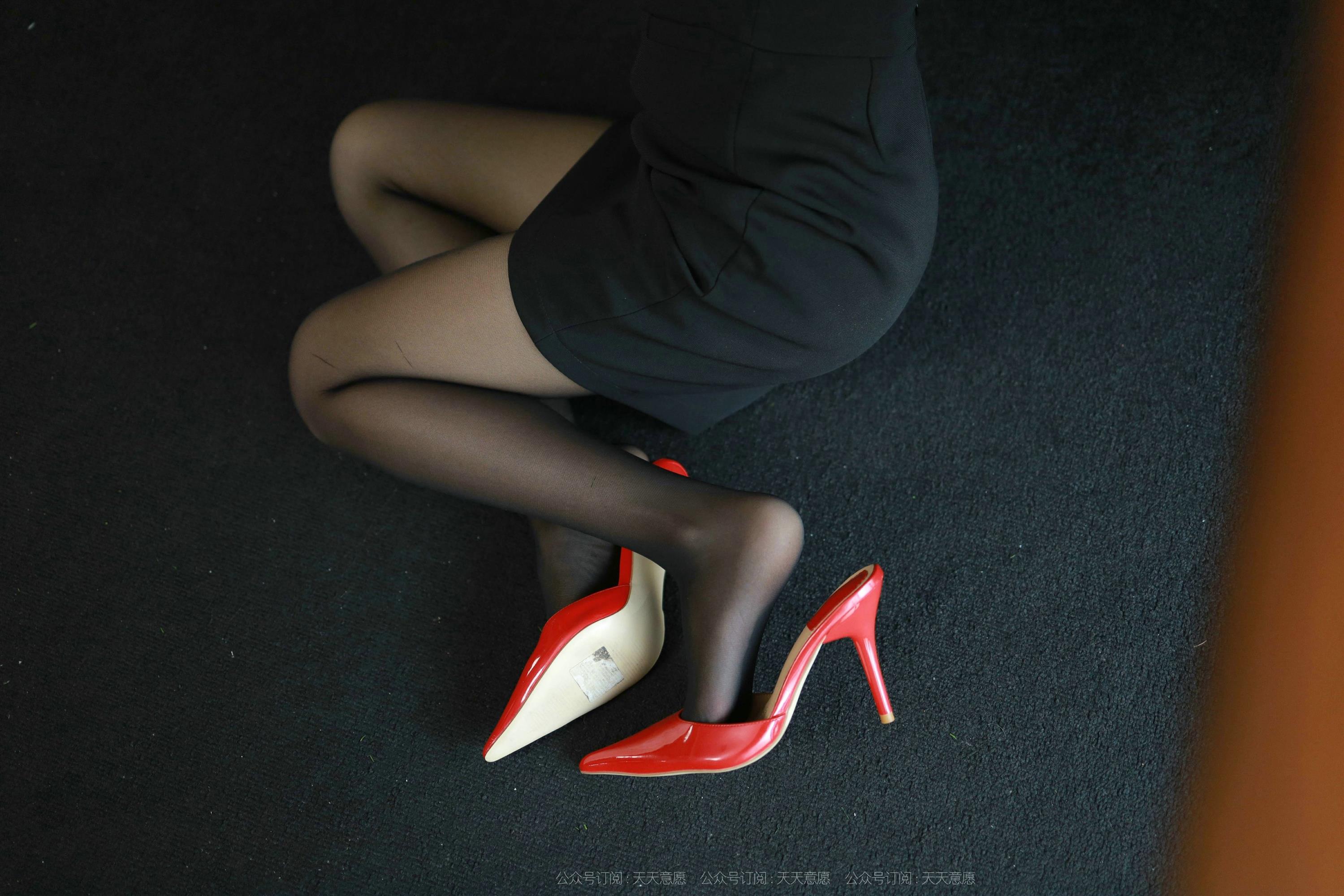 IESS 异思趣向 模特 美子 红色高跟鞋 - 64.jpg
