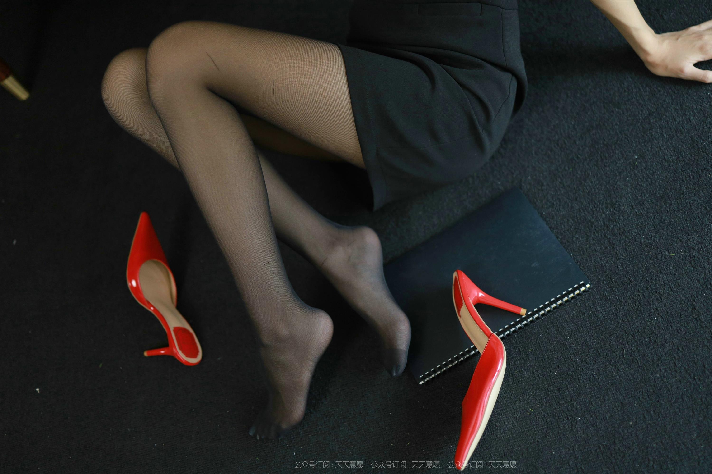 IESS 异思趣向 模特 美子 红色高跟鞋 - 83.jpg