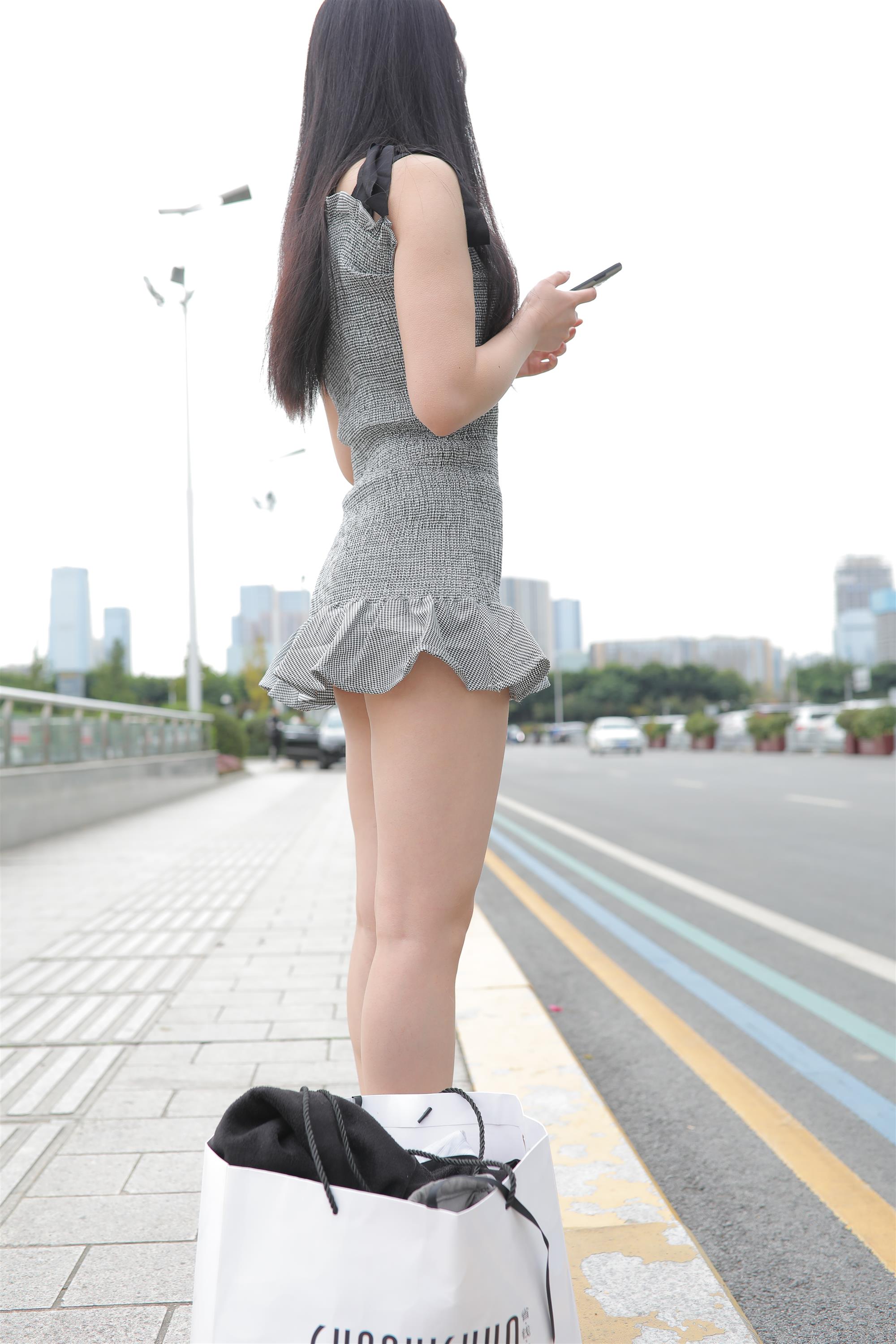 Street Girl In Short Skirt - 156.jpg