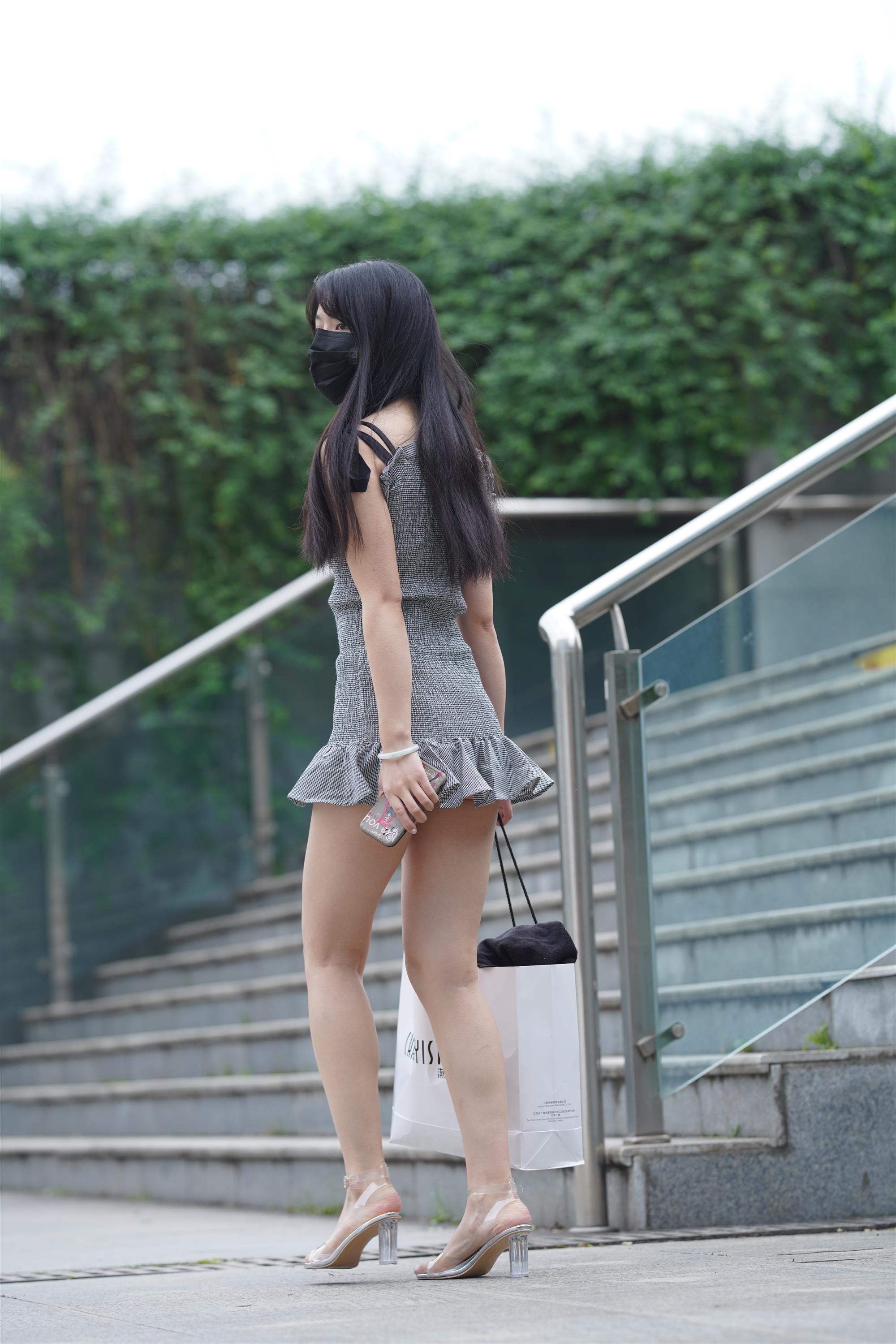 Street Girl In Short Skirt - 312.jpg