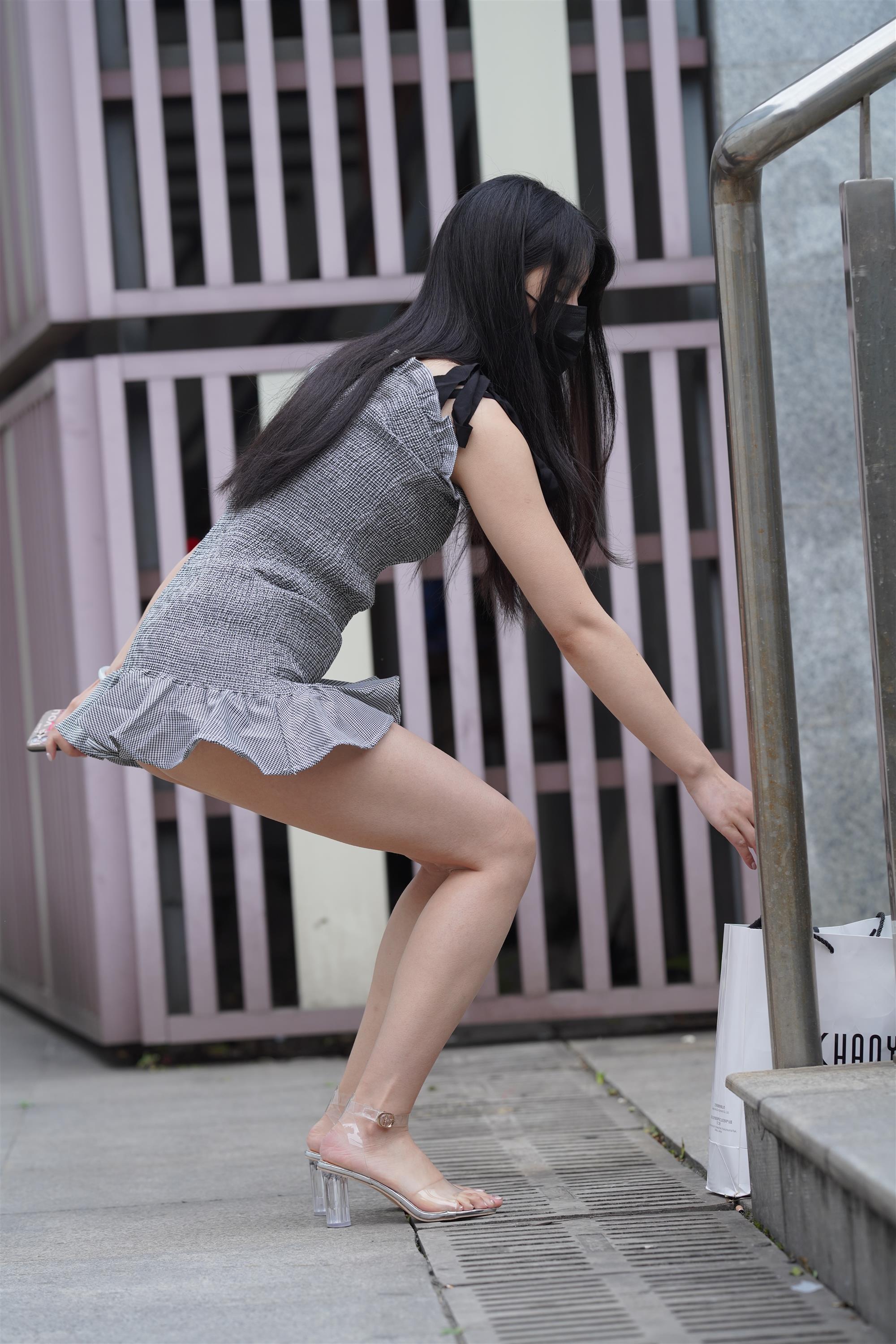 Street Girl In Short Skirt - 290.jpg