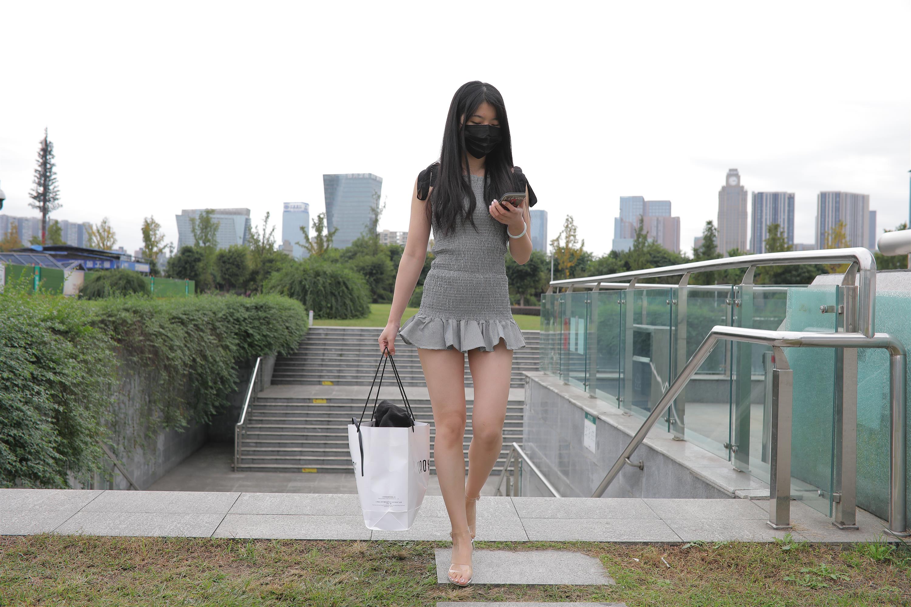 Street Girl In Short Skirt - 131.jpg