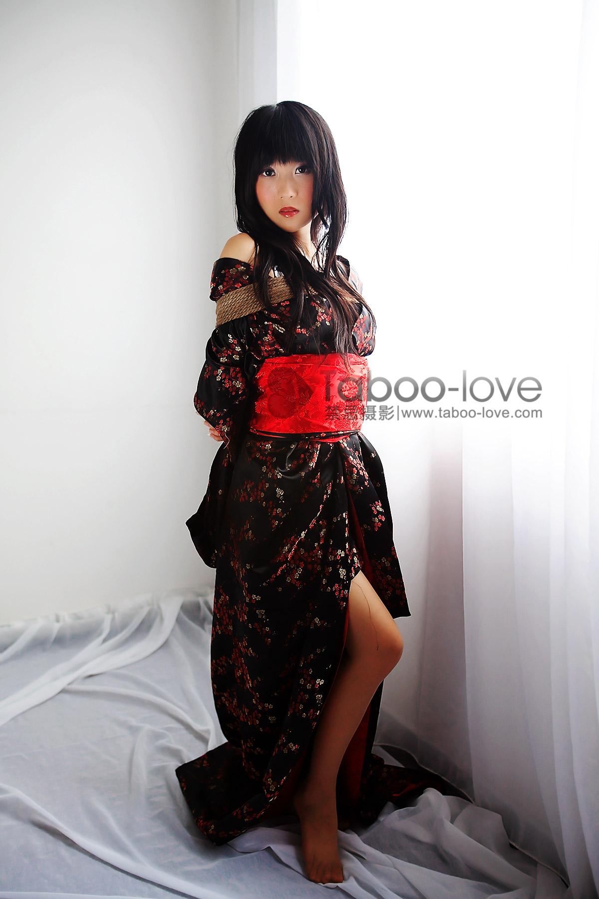 Taboo-love No.009 阳光房间里日本娃娃 - 8.jpg