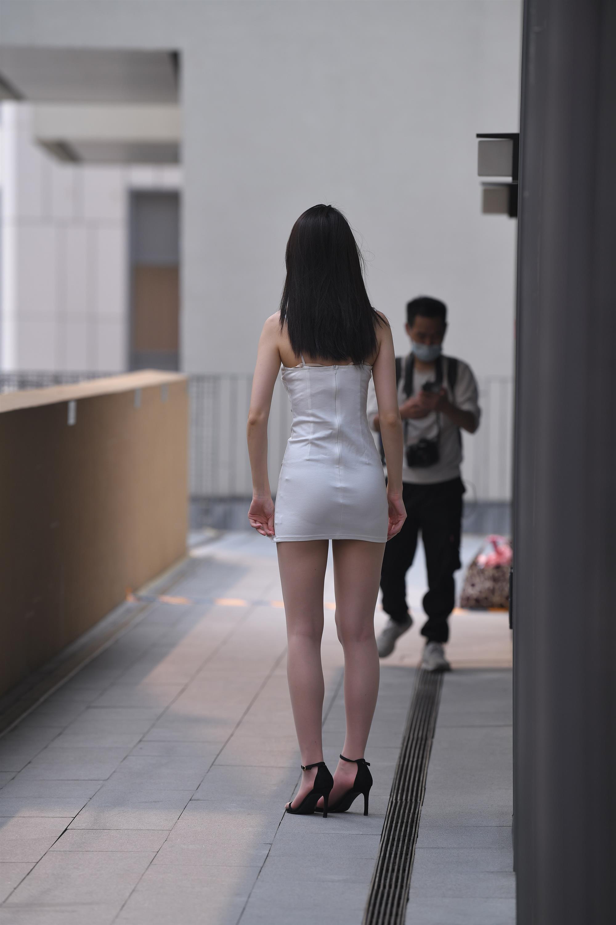 Street 20230226 white miniskirt - 20.jpg
