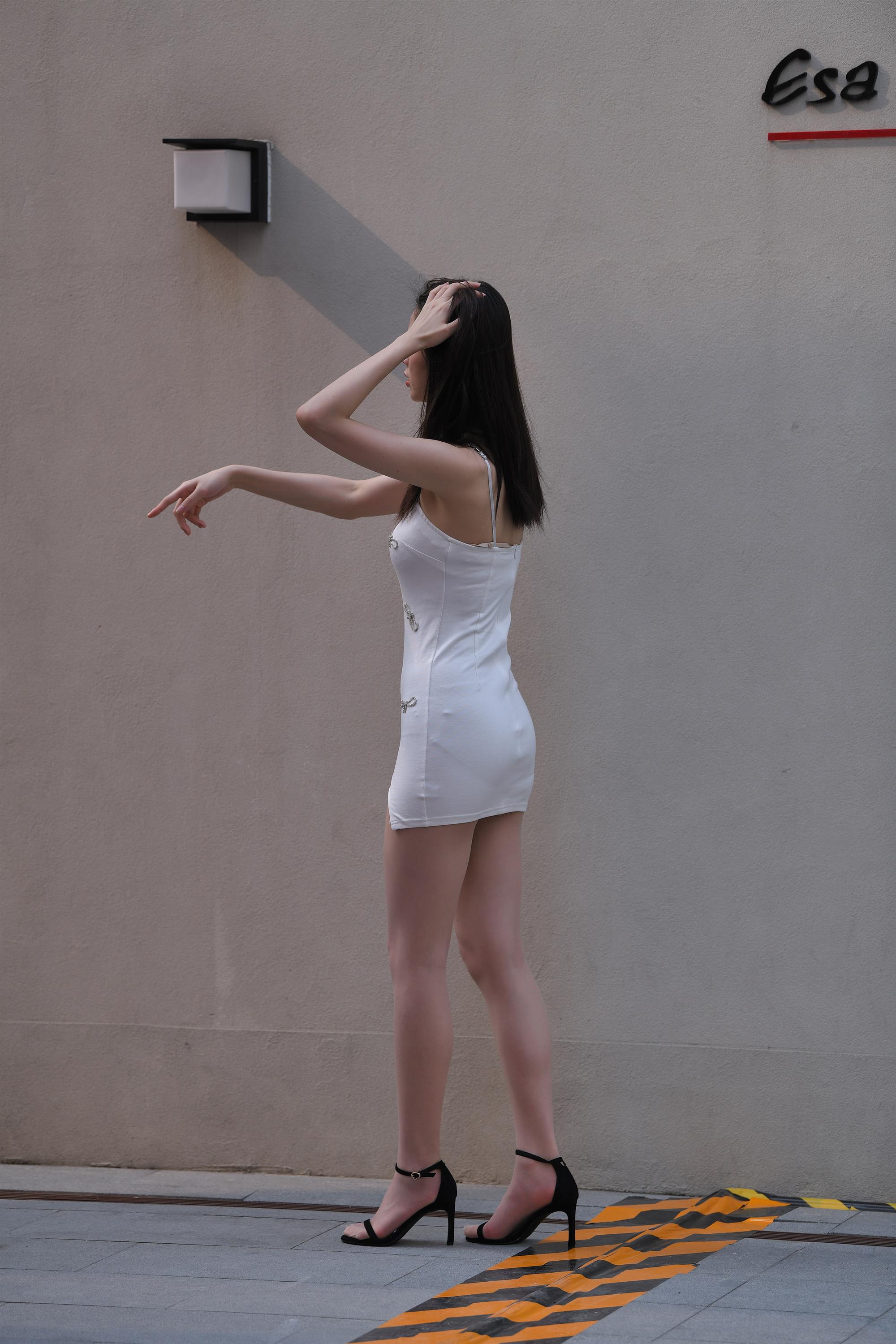 Street 20230226 white miniskirt - 1.jpg
