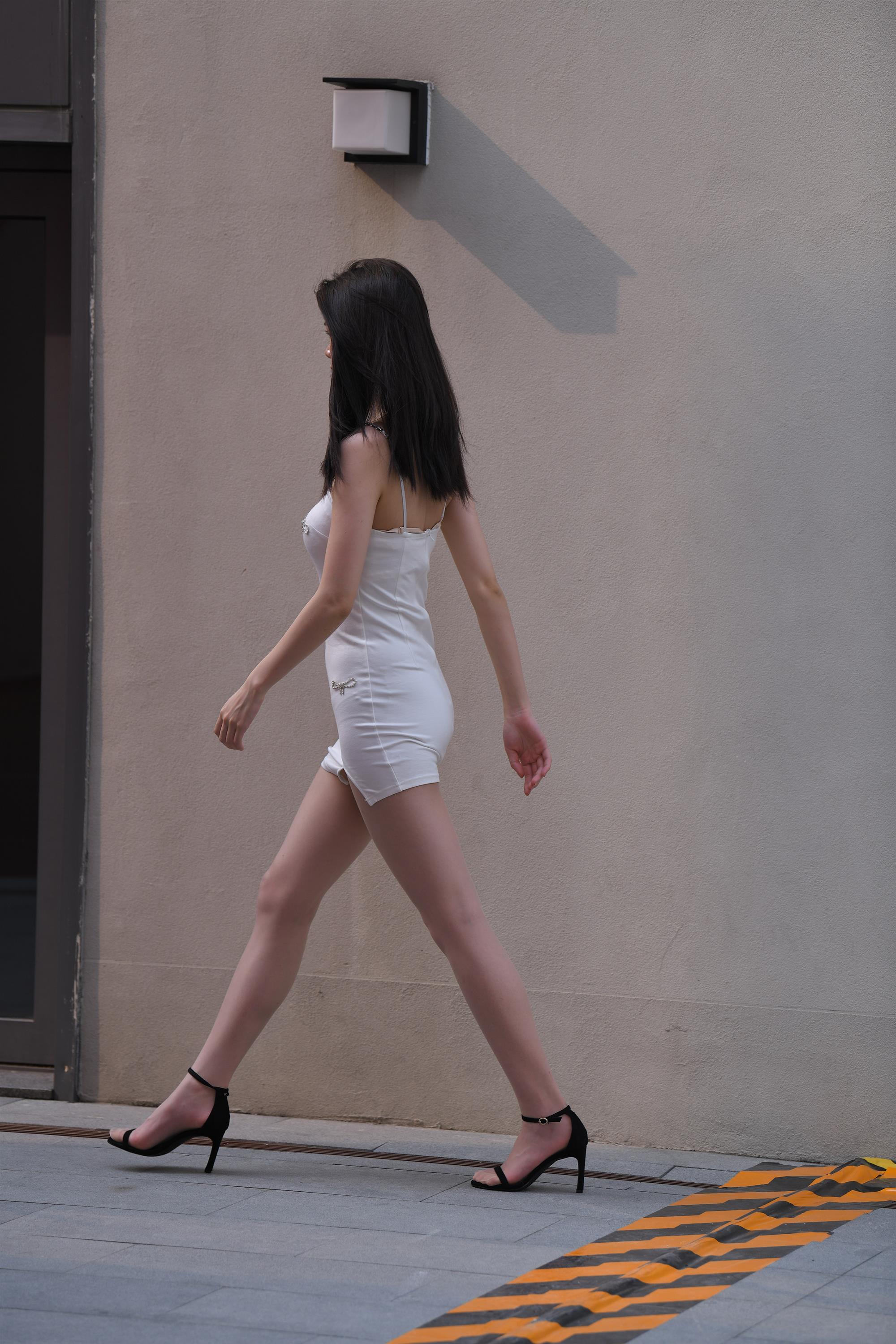 Street 20230226 white miniskirt - 3.jpg