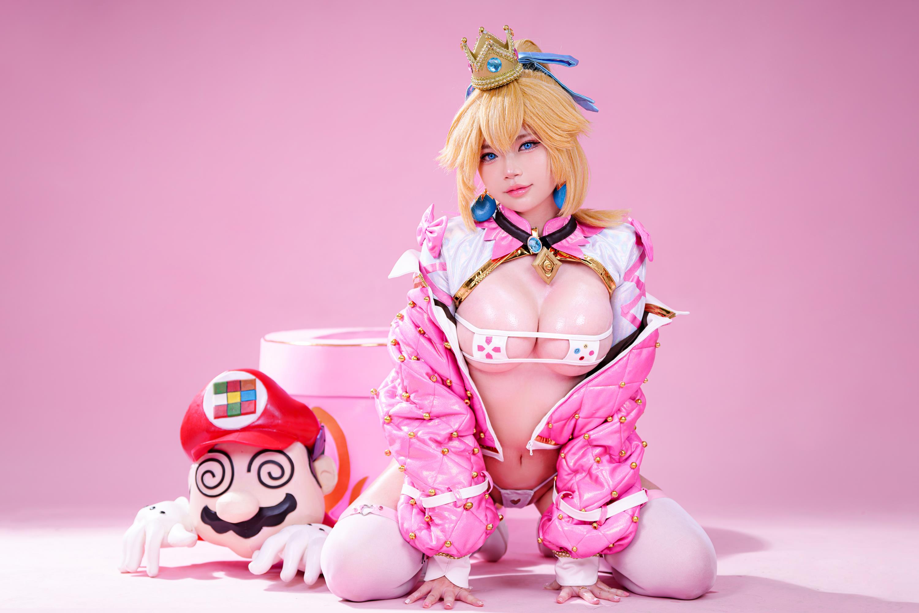Cosplay ZinieQ Princess Peach figure - 18.jpg