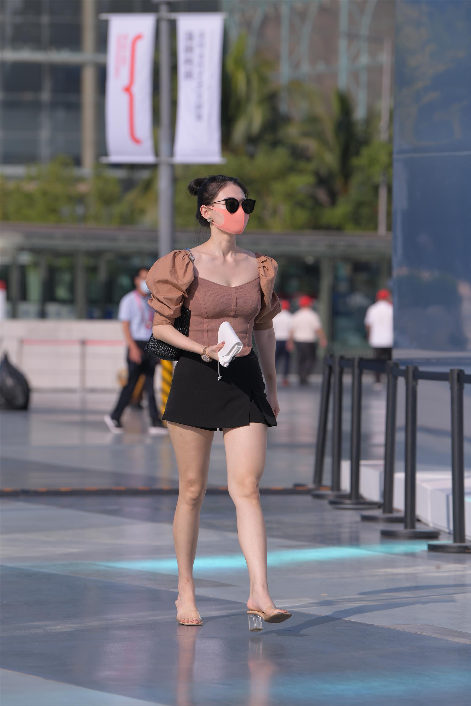 Street lady in sunglasses - 6.jpg