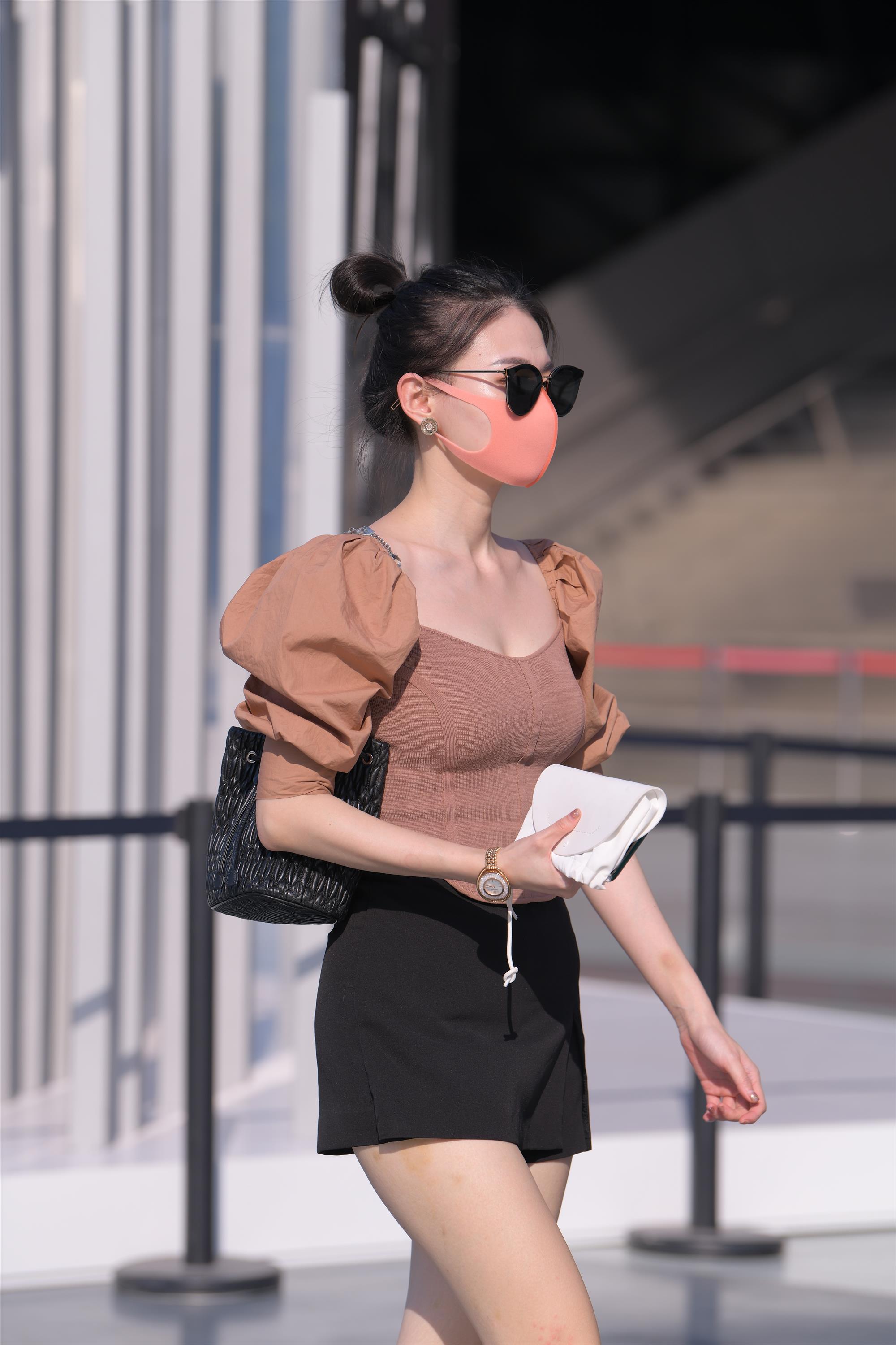 Street lady in sunglasses - 22.jpg
