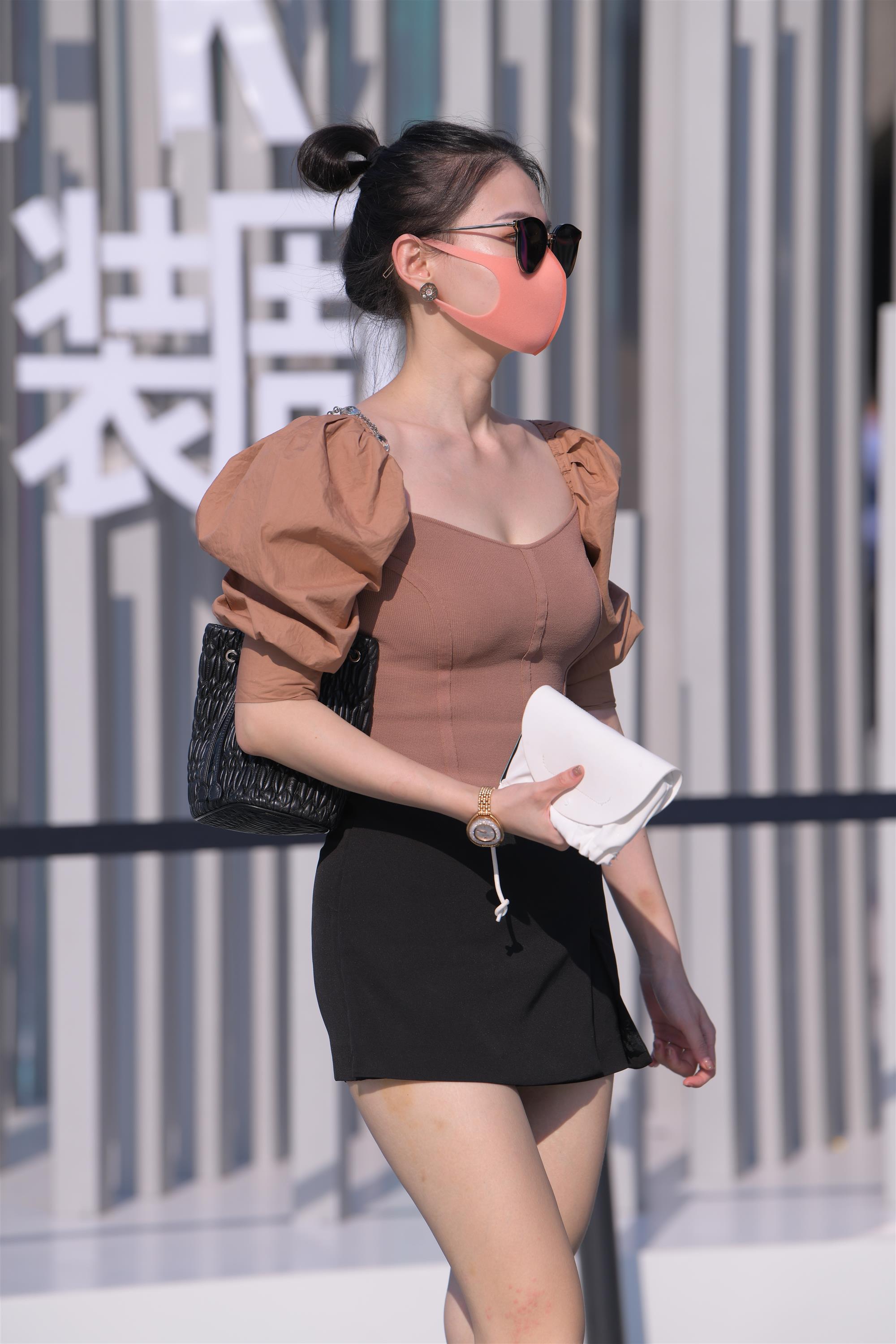 Street lady in sunglasses - 19.jpg