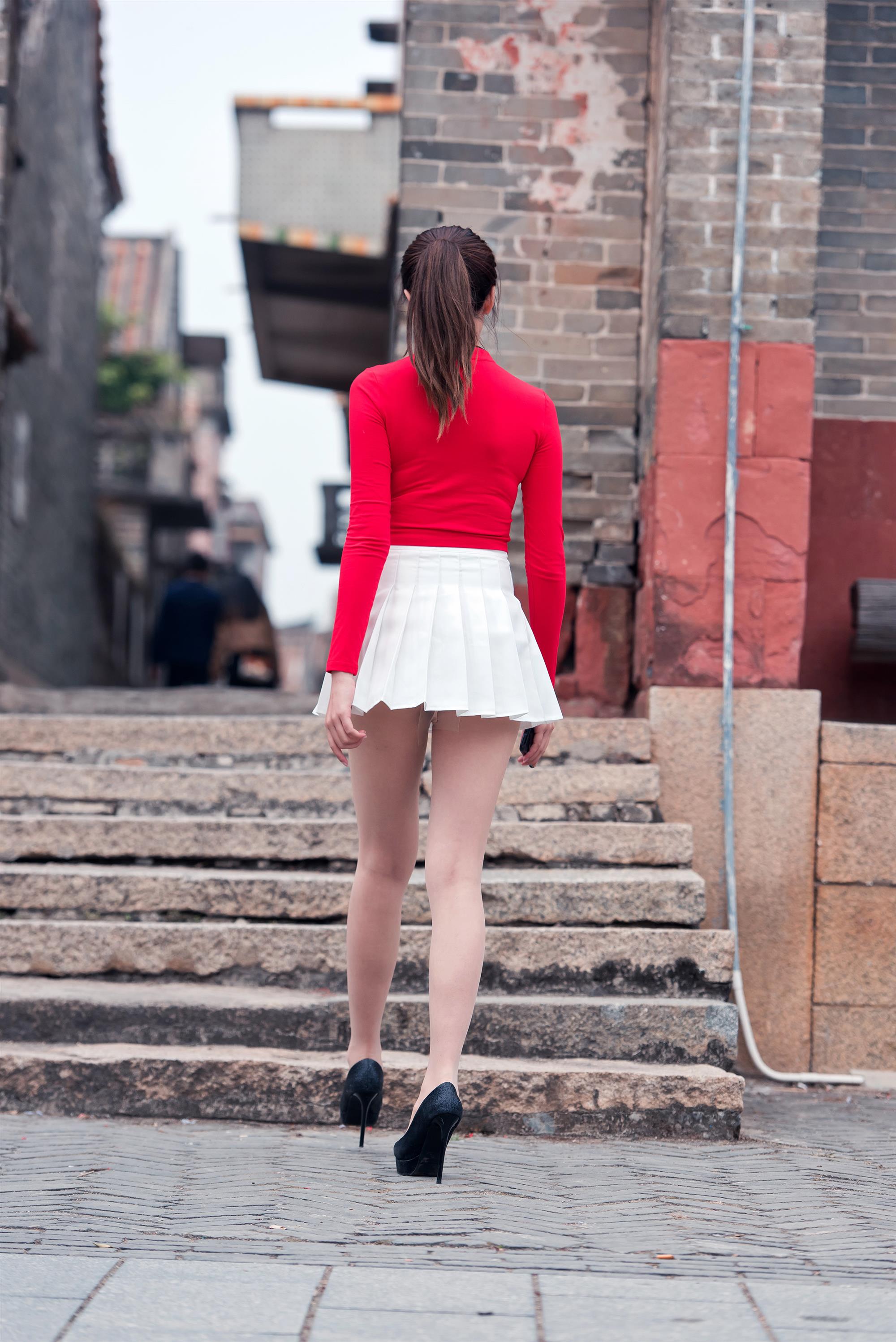 Street 2023.01.10 White skirt - 6.jpg