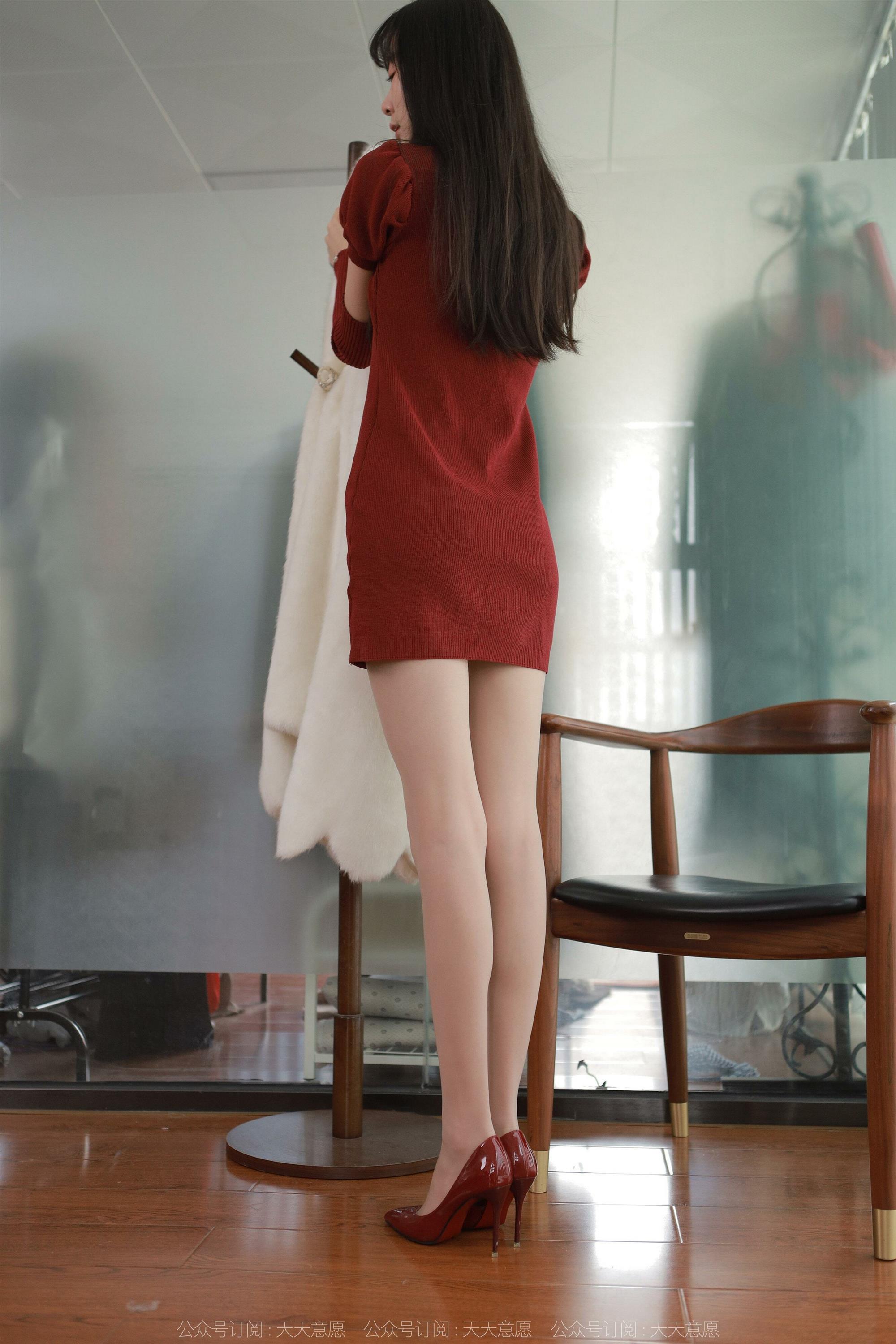 IESS 异思趣向 模特 团团 迷人的酒红旗袍 - 6.jpg